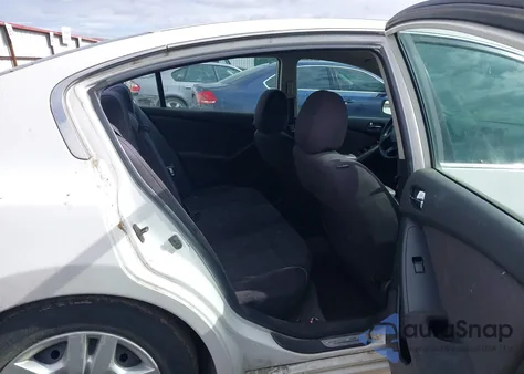 2010 Nissan Altima 2.5 S z USA, uszkodzony, nr VIN 1N4AL2AP4AN552839